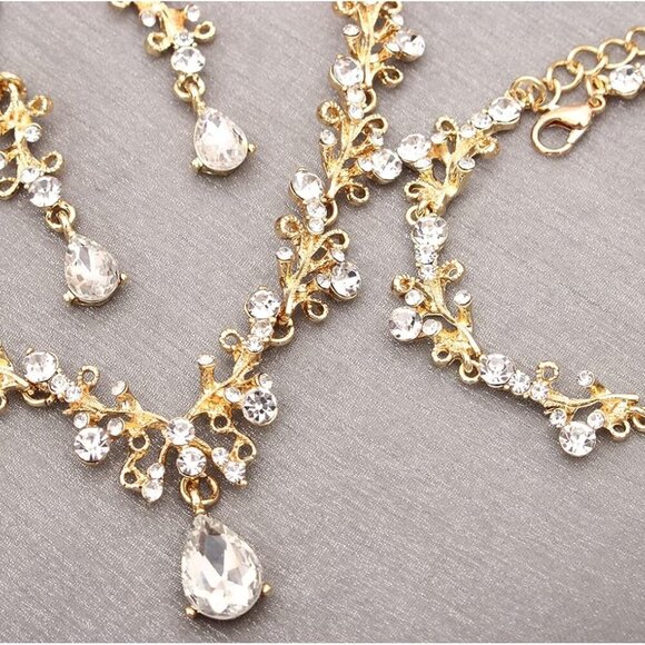 Elegant White-Gold Austrian Crystal Jewelry Set for Special Occasions - Picture 6 of 7